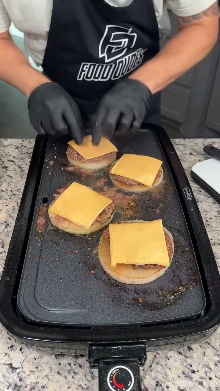 Flying Dutchman smash burgers