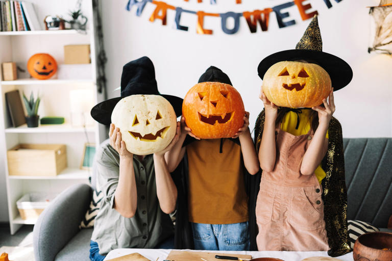 harlinien-halloween-tunnelmissa-ilakoivat-lapset-hurmaavat-somessa