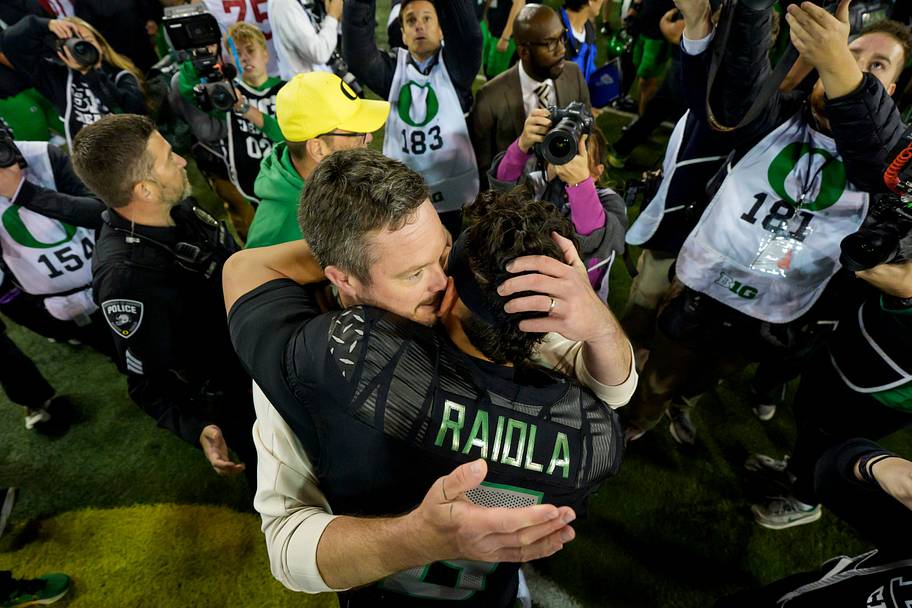 Dan Lanning’s Dylan Raiola comments add twist to Oregon quarterback ...
