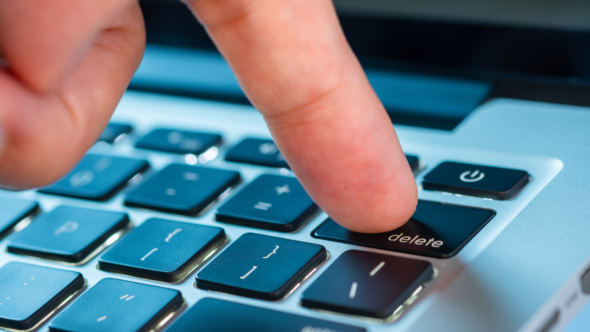 Une entreprise licencie un employé sans supprimer ses identifiants d ...