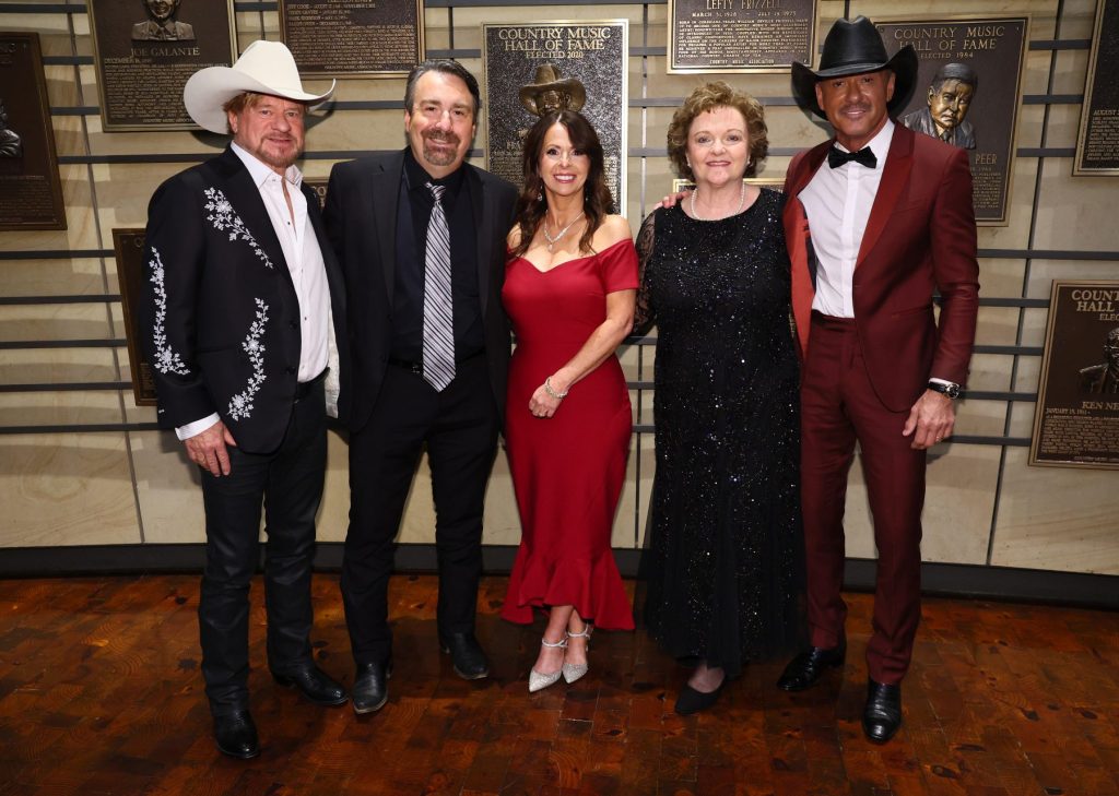 Country Hall inducts Tim McGraw, Paul Overstreet, Stanley Brothers