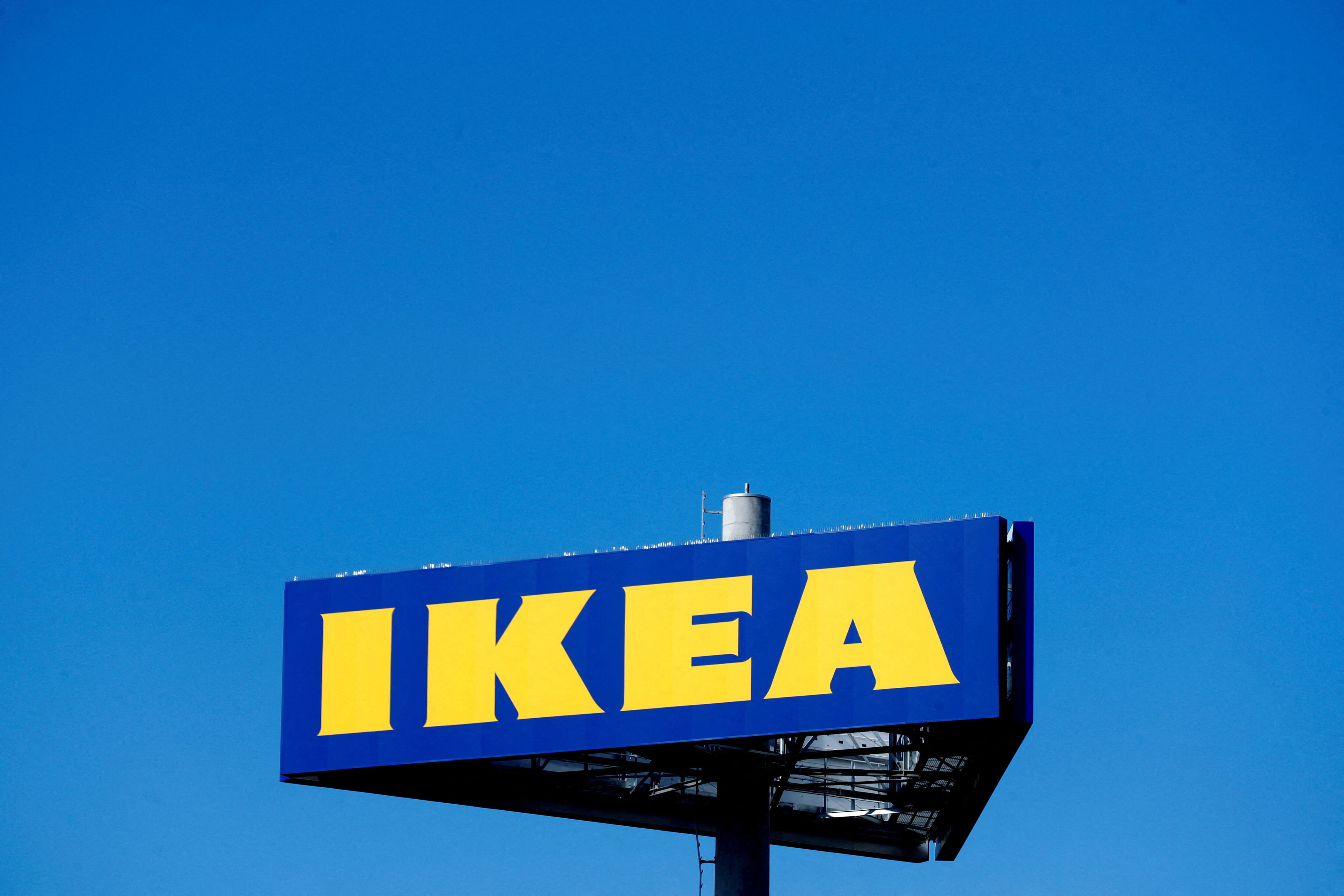 Ikea va supprimer jusqu’à 300 postes en France et en créer 100 pour s ...