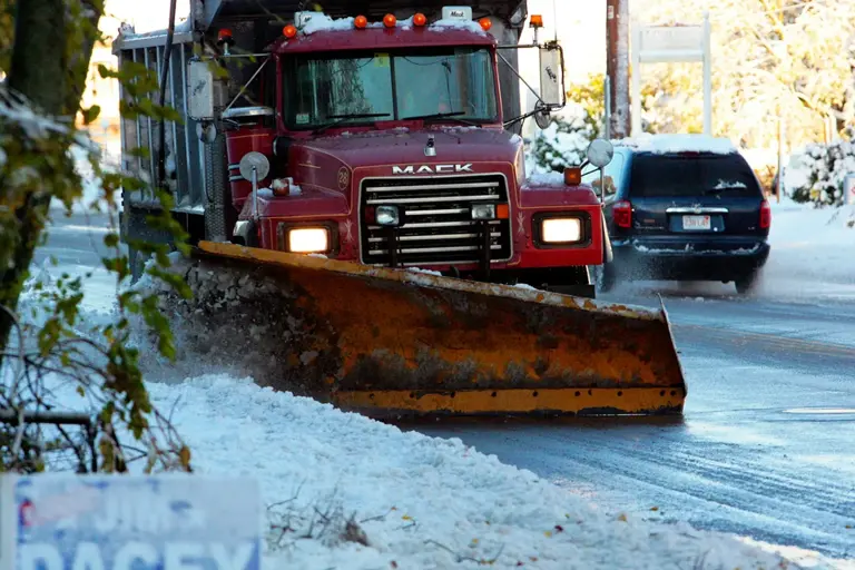 Snowplow drivers share 7 things motorists do that slow down road clearing