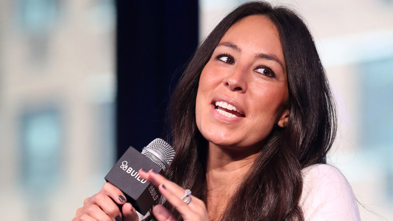 The modern bathroom paint color Joanna Gaines swears by