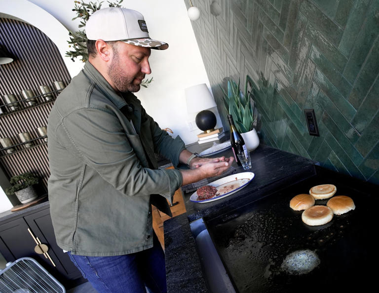 'Serial Griller' TV show showcases Nashville and the Hemingway burger