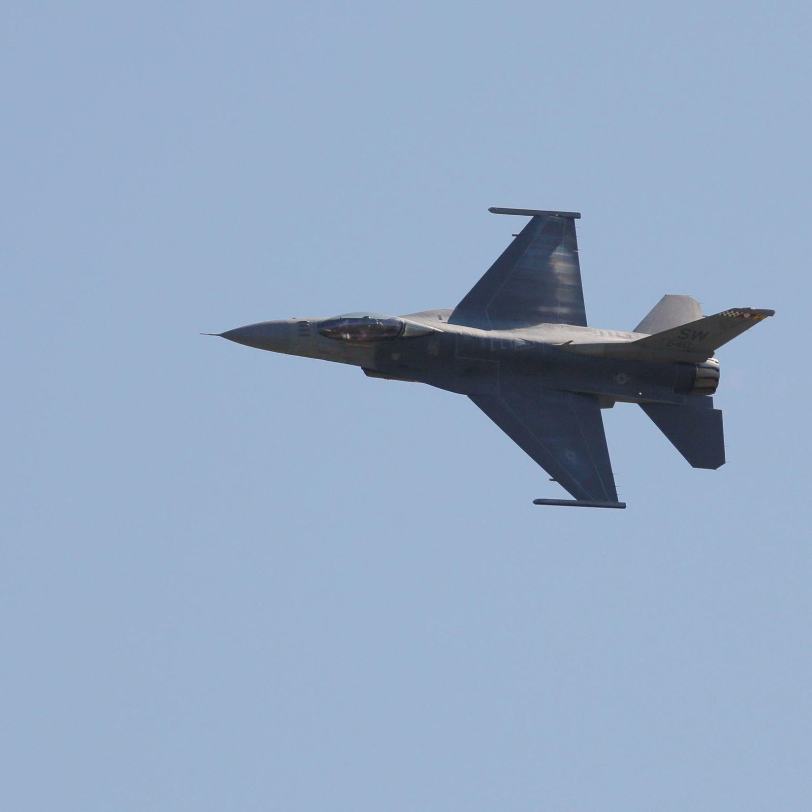 Fighter jets intercept plane violating airspace over Cincinnati