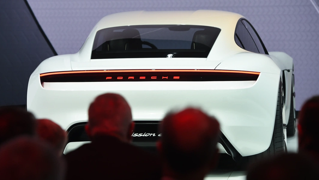 Porsche unveils Mission S concept above 911