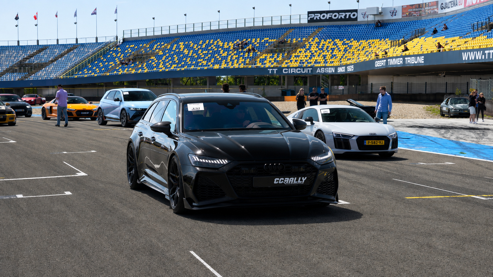 High-power tuned cars launch at full throttle in drag racing action