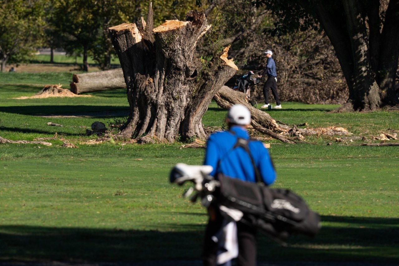 Trump's DC golf course renovation spurs new legal tensions