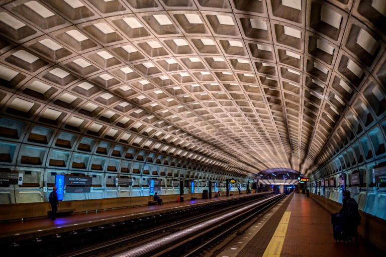 Riders get stuck on disabled Red Line train at Cleveland Park