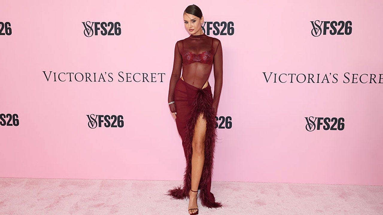 Olivia Dunne and an NFL WAG dominate the Victoria's Secret show, Aaron ...