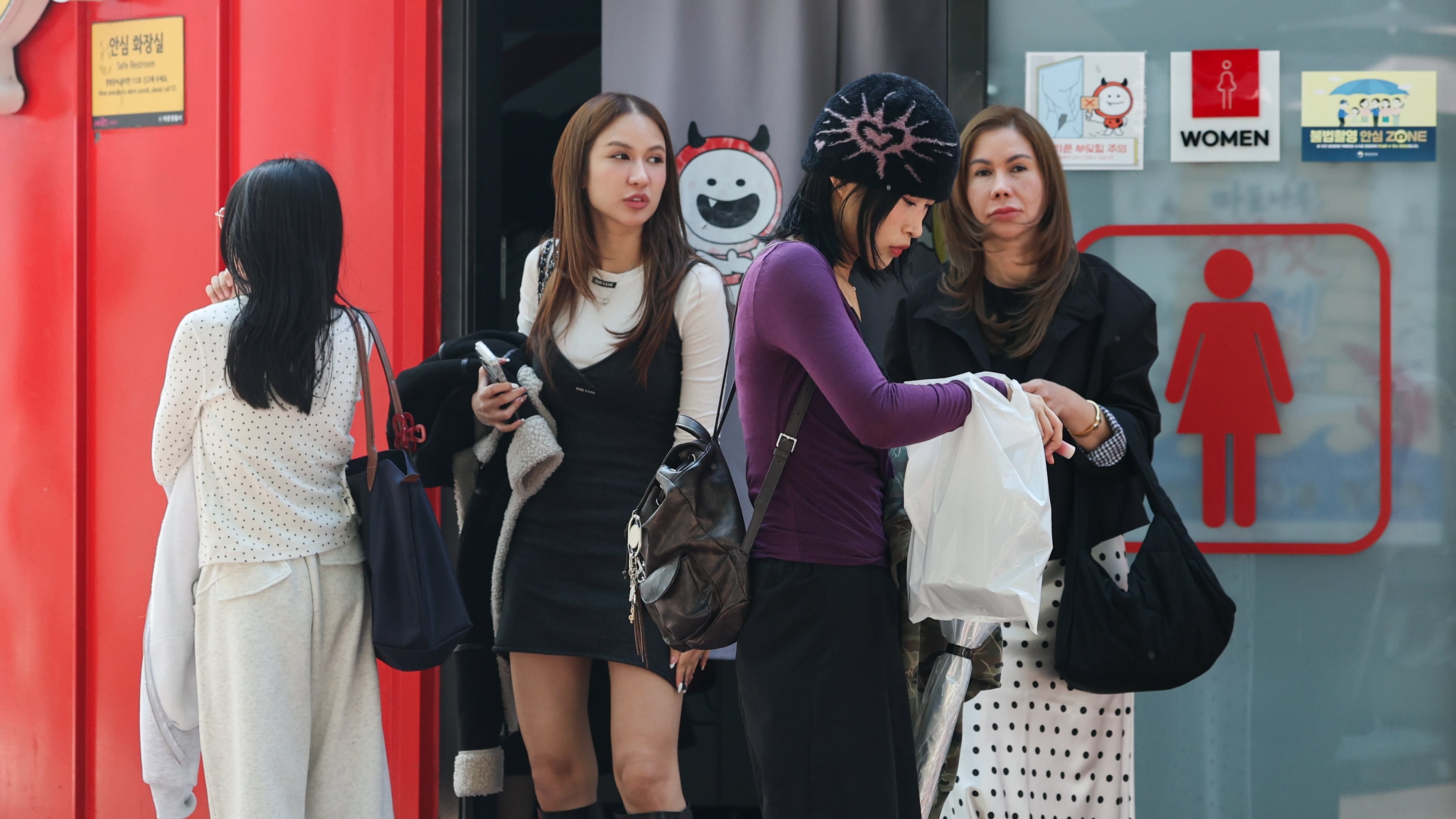 Seoul's Public Restrooms Abound, Yet Foreigners Struggle to Find