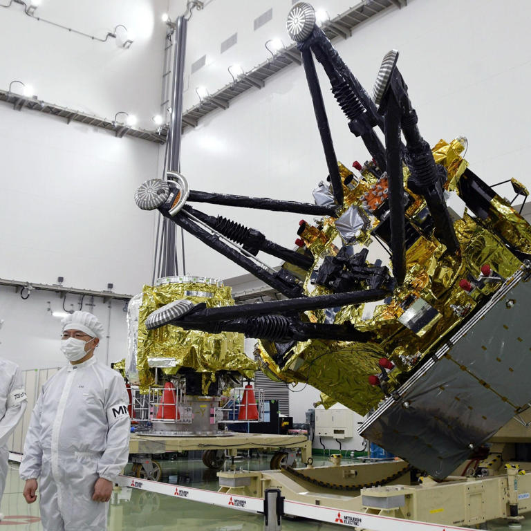 Japan launches ambitious robotic mission to Martian moon Phobos