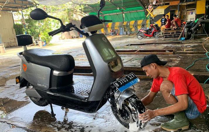 Cara cuci steam motor listrik aman agar tidak korslet