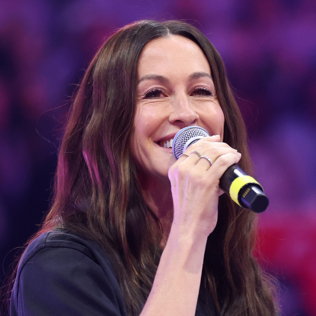 You oughta see Alanis Morissette's powerful performance at WNBA finals
