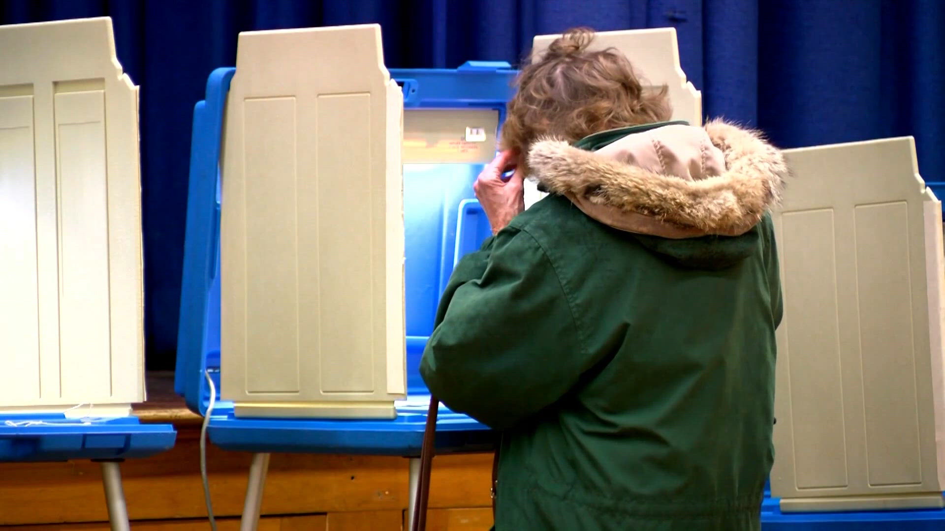 FBI warns of election scams using AI, fake voter links, fraud schemes