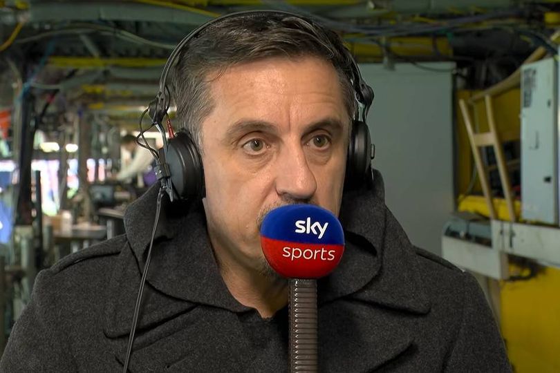 Gary Neville claims Manchester United players had a tear-up after ...