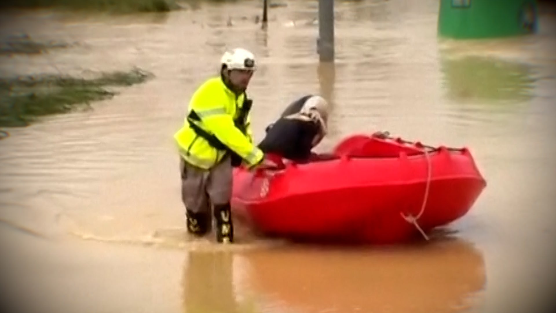 Civil Guard rescues flood survivors in Spain amid torrential downpours