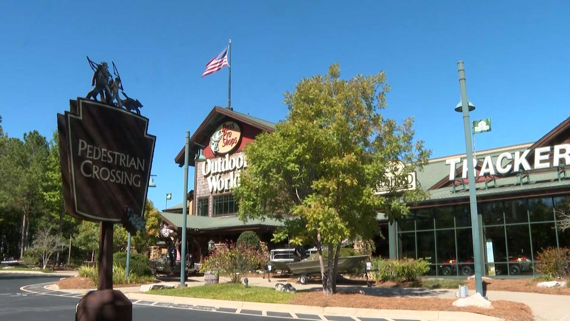 Local man dies after fall while hanging holiday lights at Bas Pro Shops