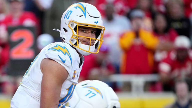 Justin Herbert trade dilemma could change everything for Chargers in ...