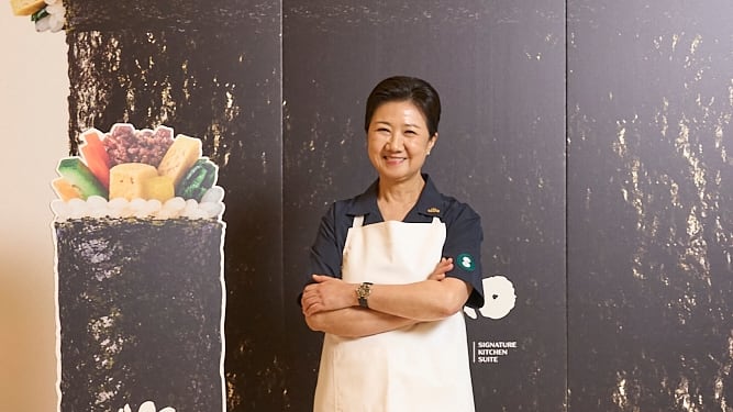 Seoul mom chef Woo launches bilingual kimbap book