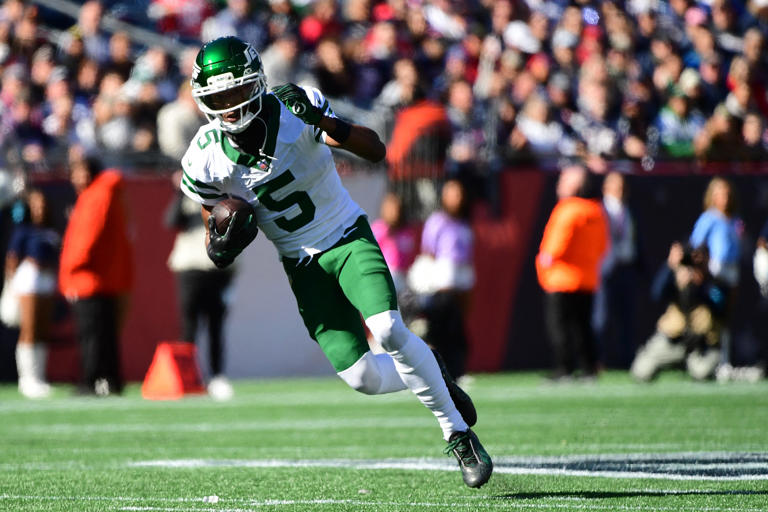 Fantasy football Week 7 panic meter: AJ Brown, Ashton Jeanty and more