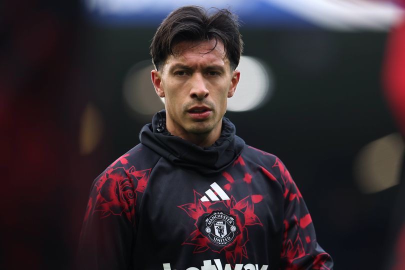 Gary Neville claims Manchester United players had a tear-up after ...
