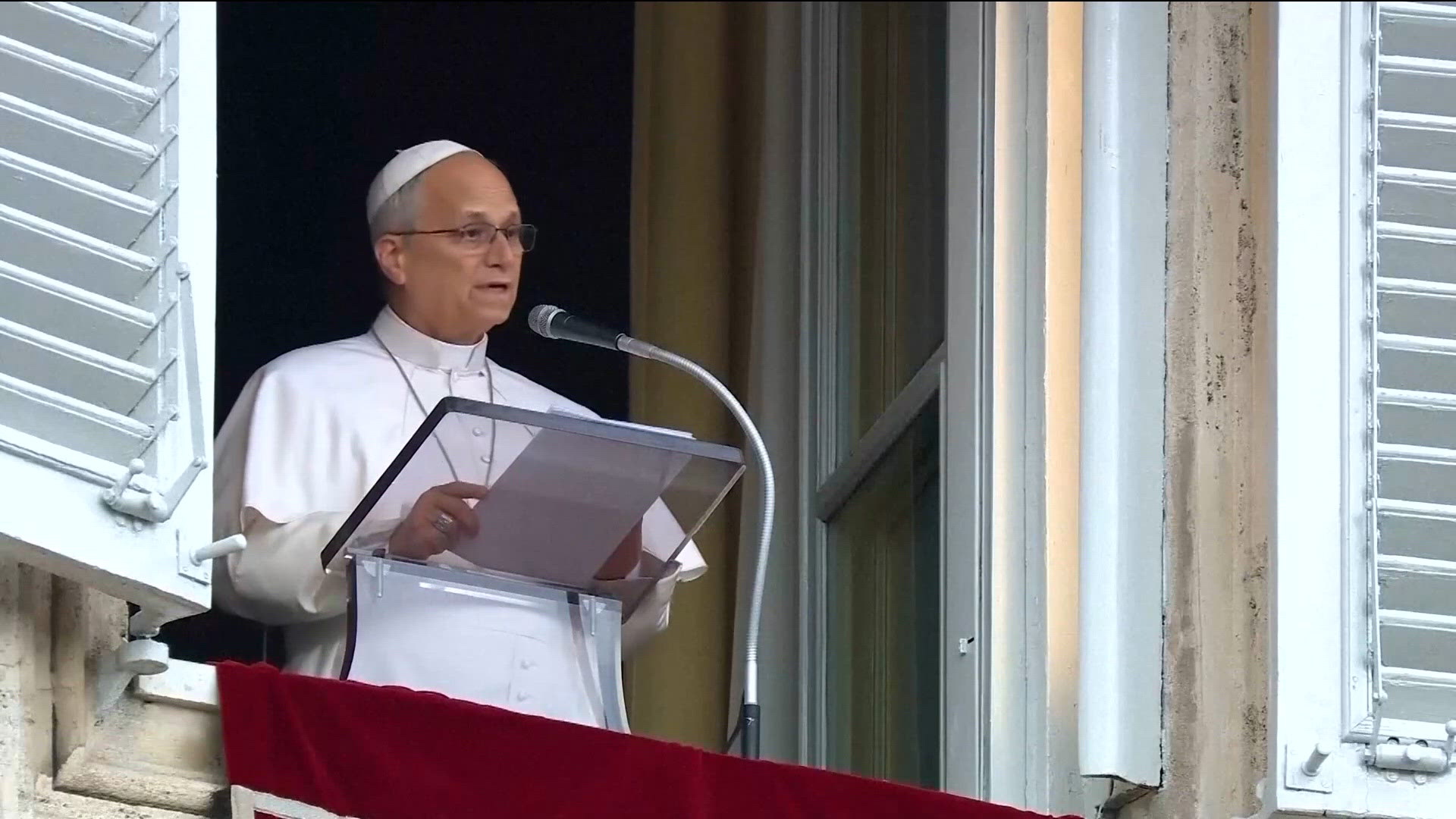 Faithful gather welcomes Pope Leo back for Sunday blessing after cancer ...