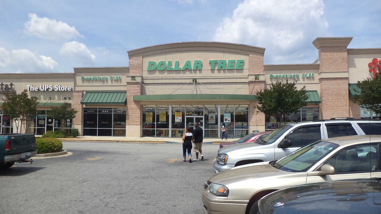 Ohio woman leaves her bag at a Dollar Tree counter after a worker ...
