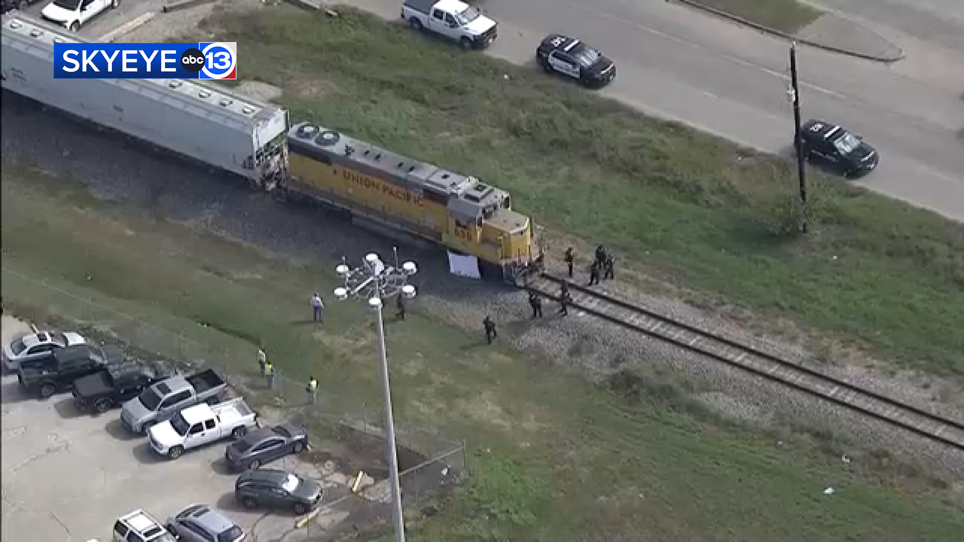Man killed after getting hit by train in Houston's south side, police say