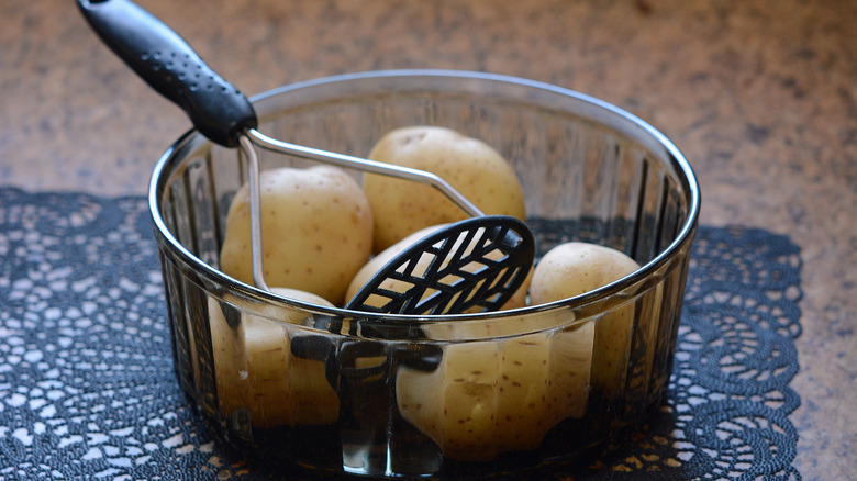 Crafter turns a cheap potato masher into beautiful countertop decor ...