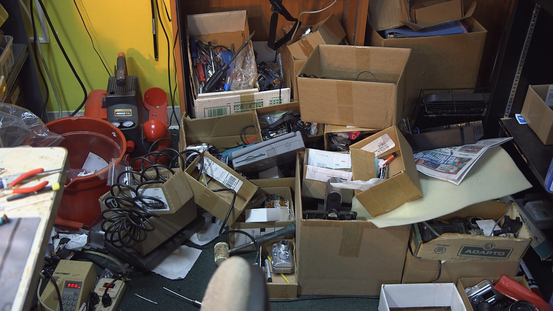 Three dump trucks full of camera gear hauled away | Hoarders