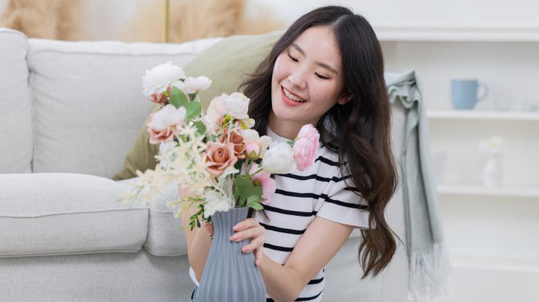 The genius zip tie hack you need for a picture-perfect flower arrangement