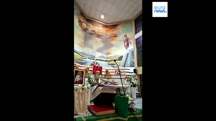 Video: Priest dies after cross falls on him during mass in Ecuador