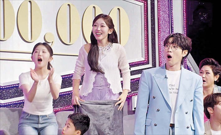 Na Sang Do's apple juice fountain show stuns