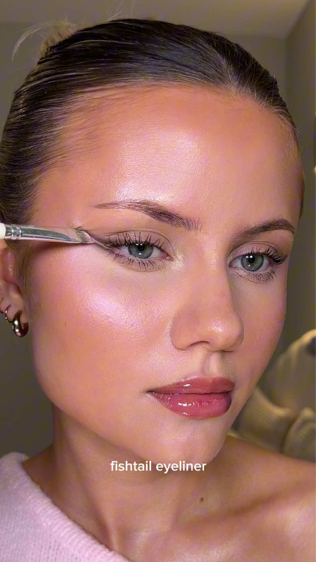 Fishtail eyeliner secrets for a unique makeup finish