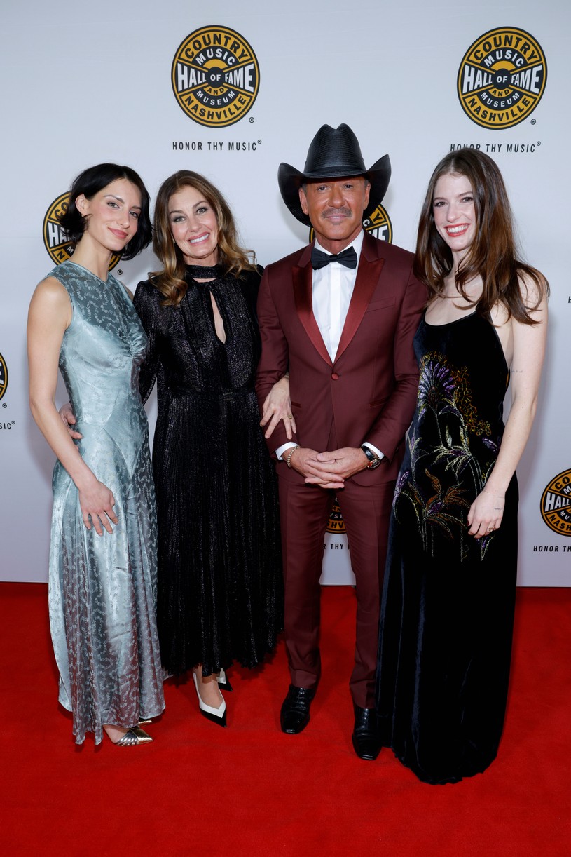 Faith Hill & Tim McGraw make rare appearance with their daughters at ...