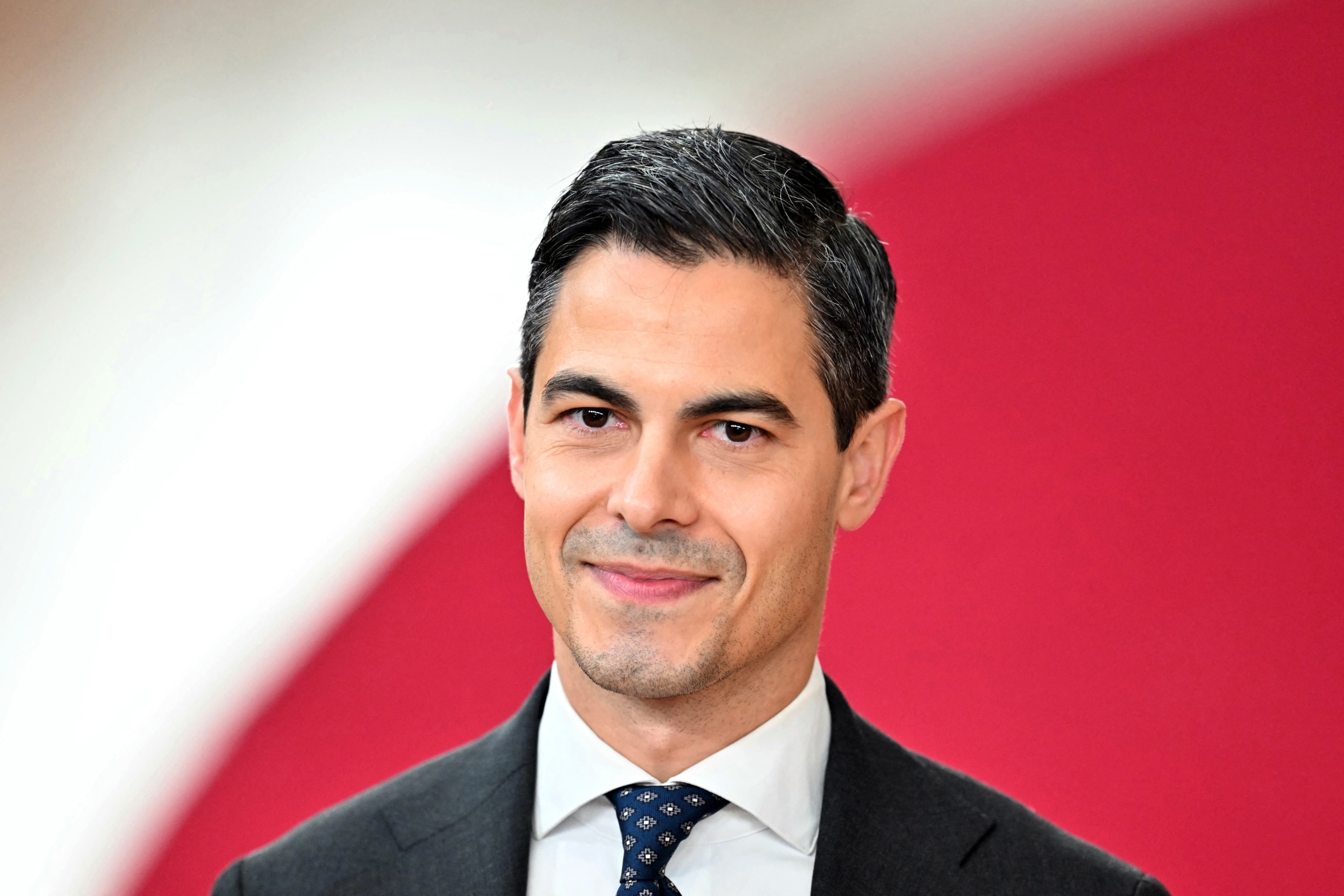 Dutch PM endorses Rotterdam AI gigafactory; Netherlands policy bars EU ...