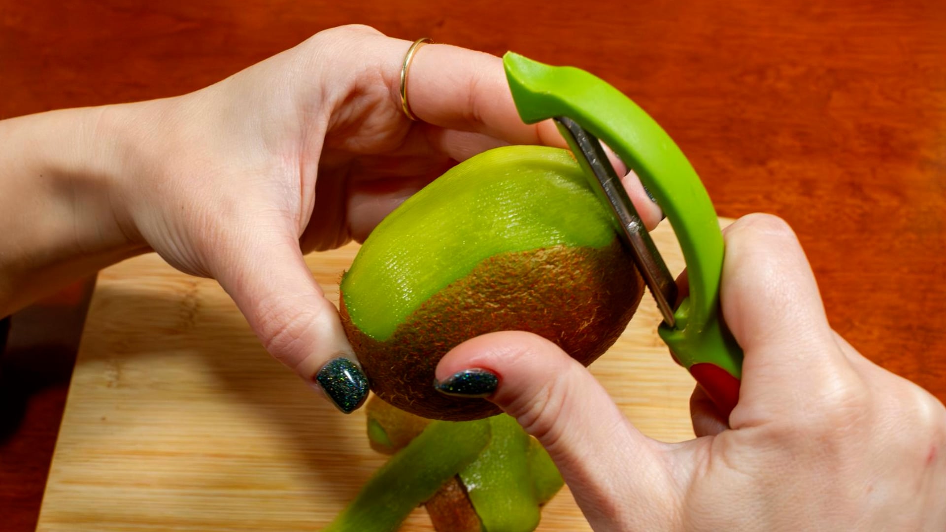 3 everyday superfoods you probably throw away