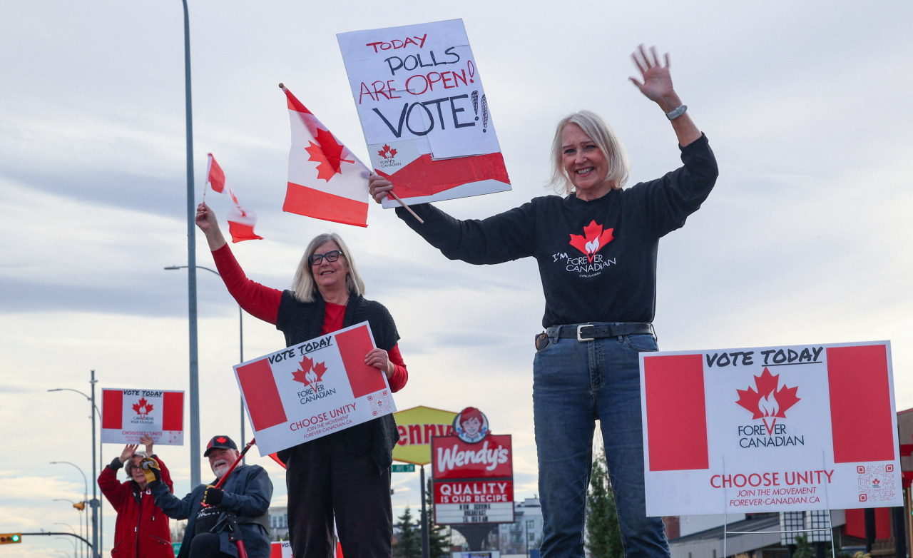 Albertans vote to stay in Canada in historic referendum