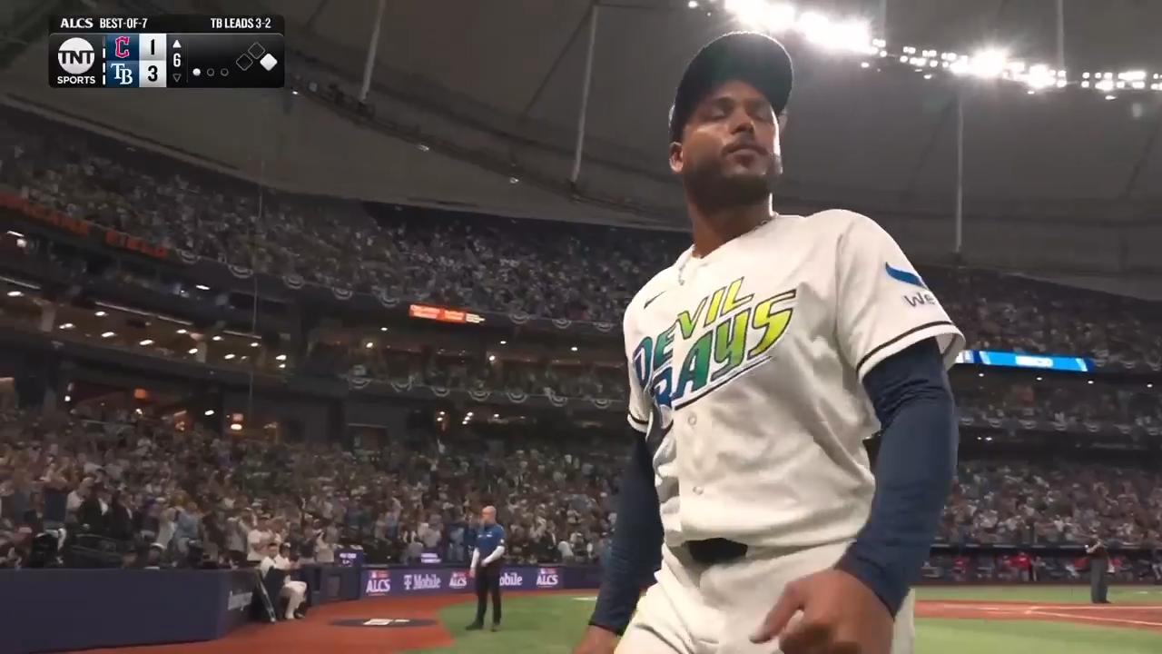 Moment: ALCS MVP Freddy Peralta exits to a standing ovation