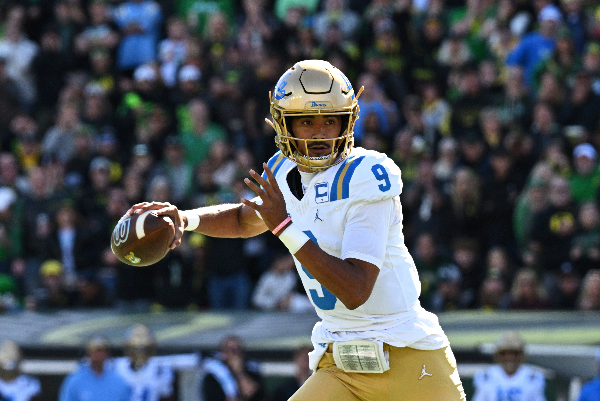 UCLA’s Nico Iamaleava has severe knee injury that requires surgery