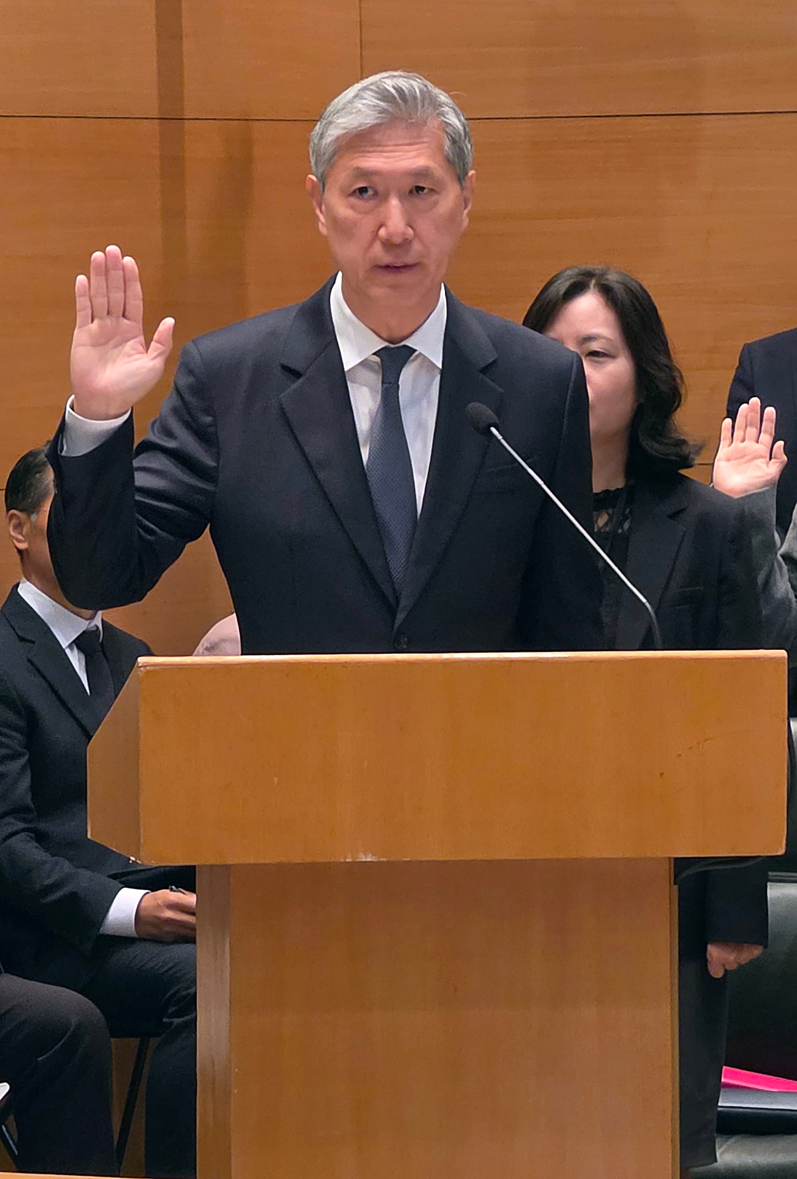 Ambassador to China Ro Jae-hun takes an oath at the parliamentary audit of the National Assembly Foreign Affairs and Unification Committee held at the South Korean Embassy in Beijing, China, on the 20th. /News1