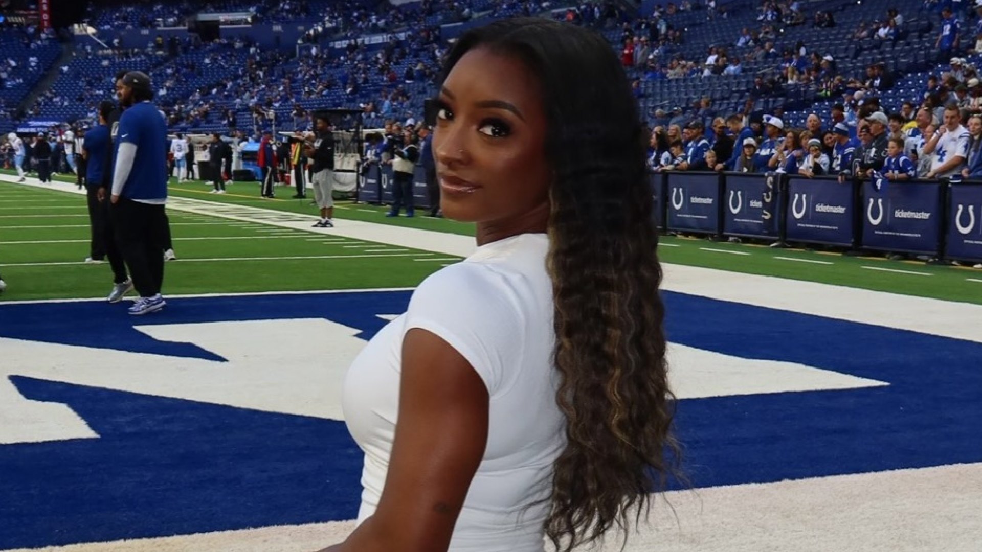 Simone Biles wears husband Jonathan Owens' last name on game day micro ...
