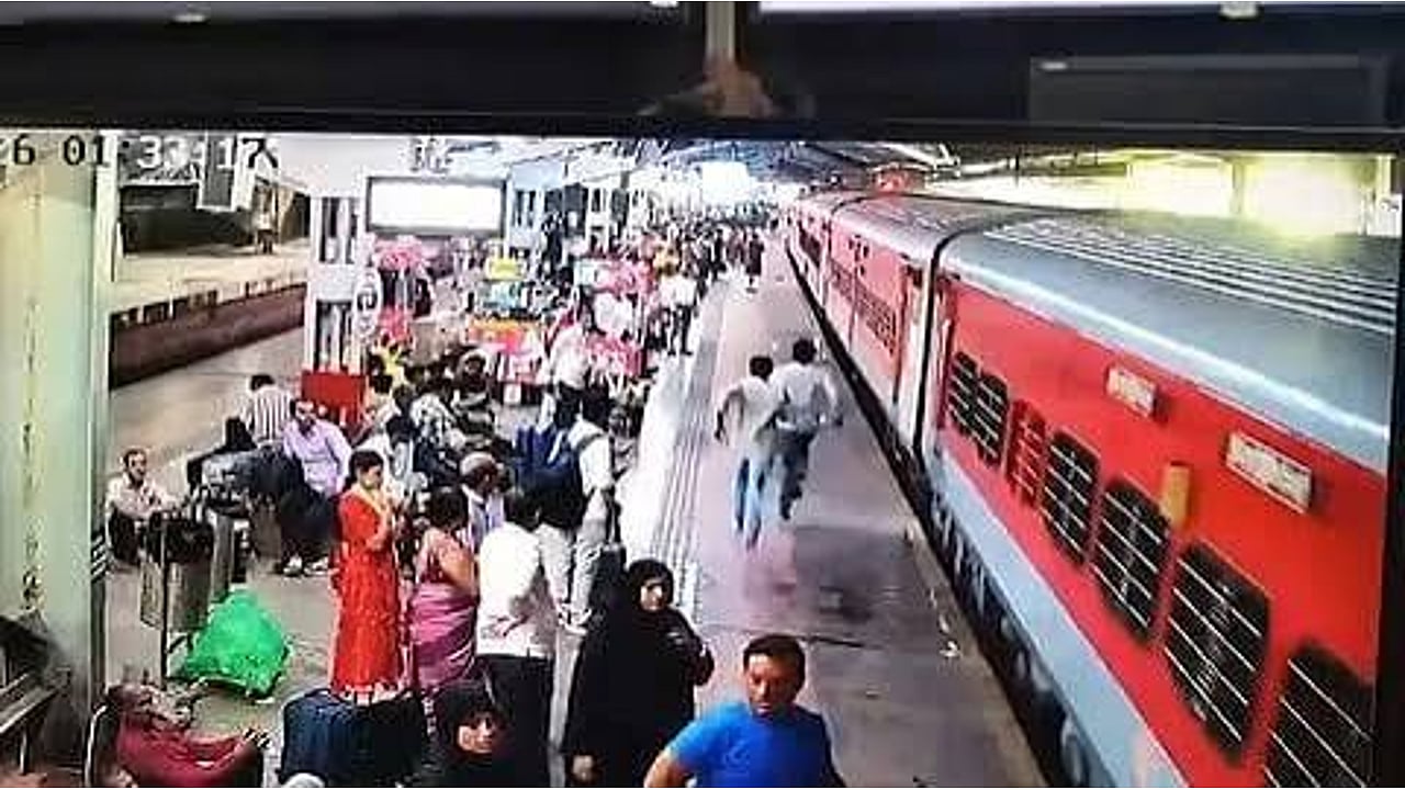 Tiger Shroff firing case: CCTV footage shows suspects rushing to board ...