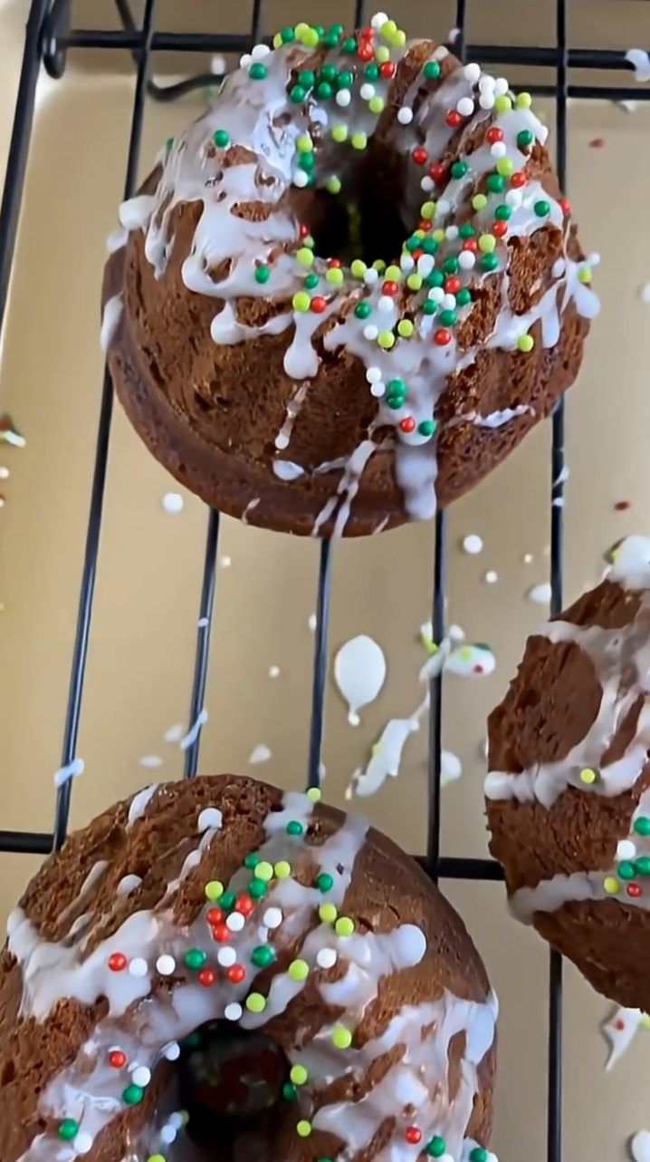 Creamy layers and sweet creations in mesmerizing dessert clips