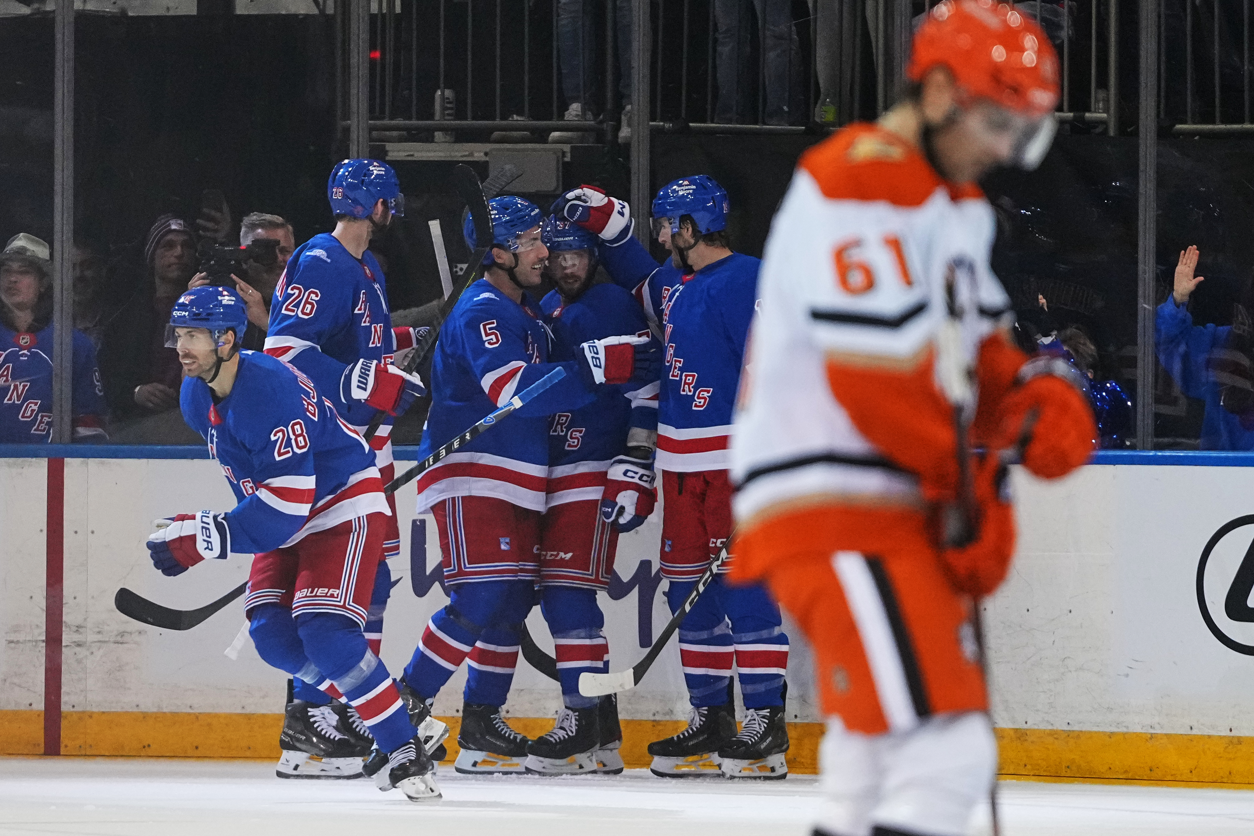 Rangers beat the Ducks 5-2 to improve to 6-0-0 at home to start the season
