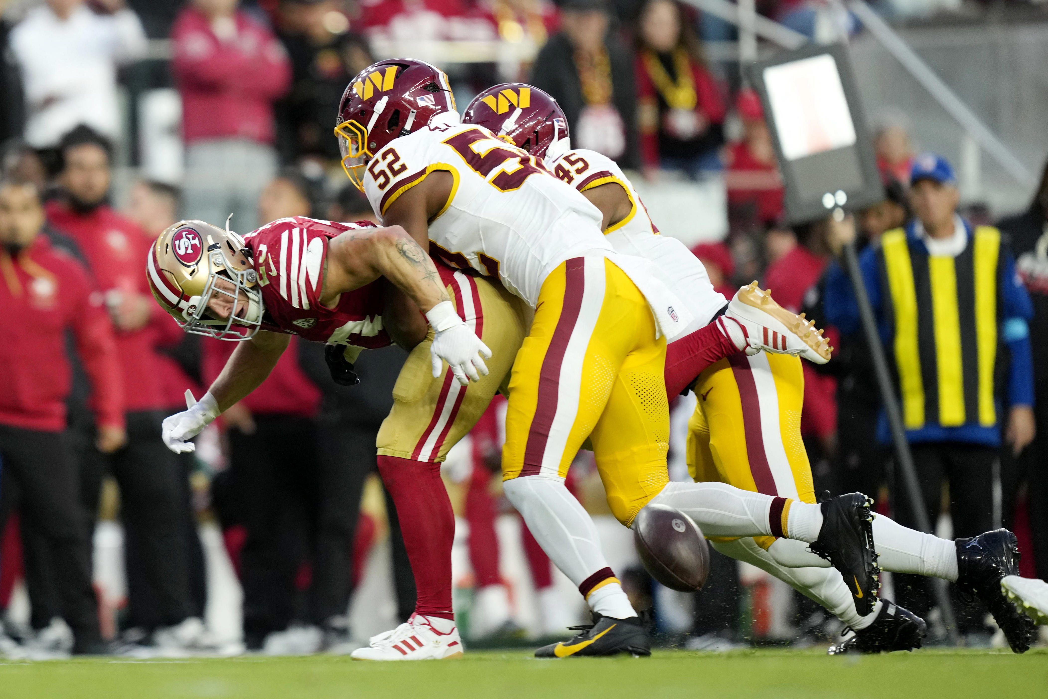 Watch: Commanders' K’Lavon Chaisson with the perfect peanut punch vs 49ers