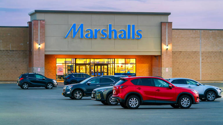 Get Marshall's 2-piece Christmas glass set for $15—stylish and affordable