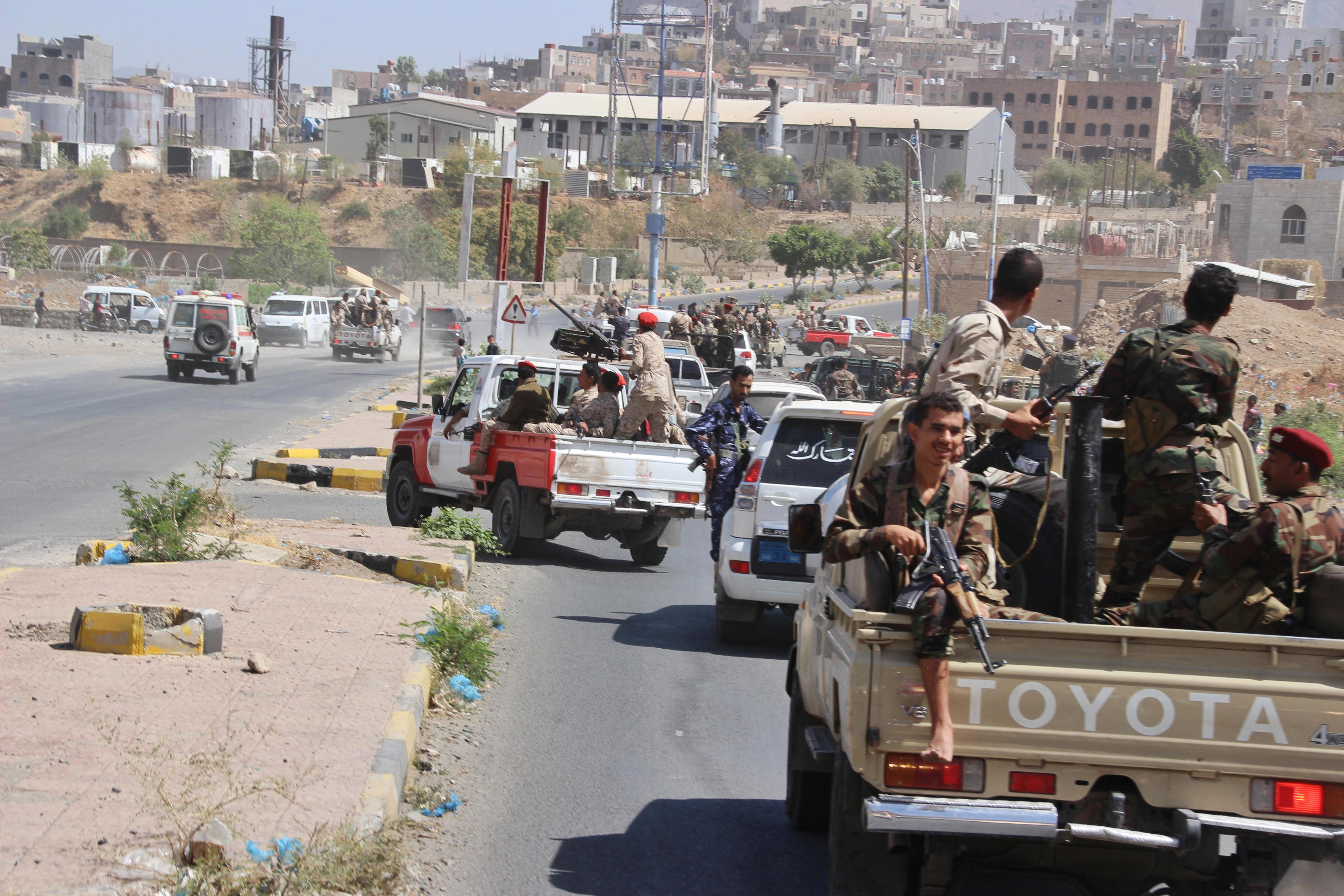 As Houthis encircle Taiz, Yemen's Saudi-backed gov't faces disaster
